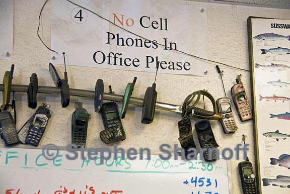 no cell phones graphic