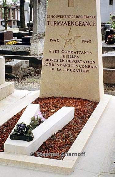 paris cemetery graphic 129