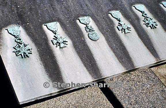 paris cemetery 79 graphic