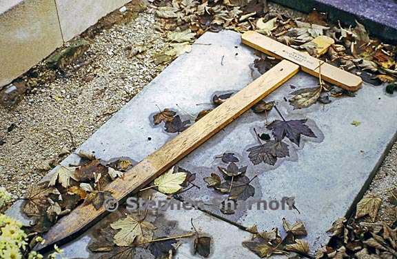 117 paris cemetery 58 graphic