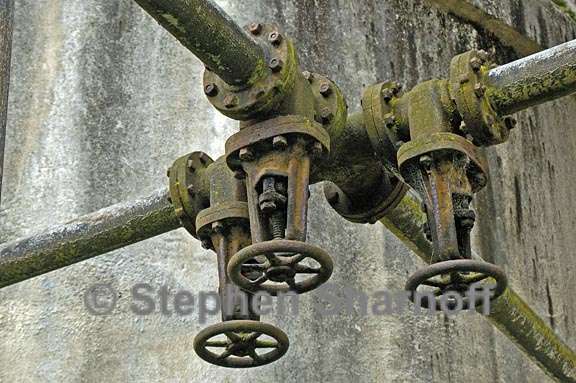 pipes and valves 1 graphic