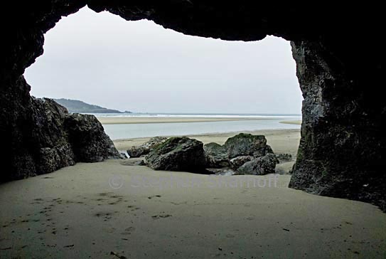 beach cave grqphic