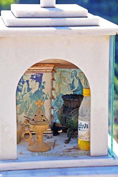 roadside shrine 1 graphic