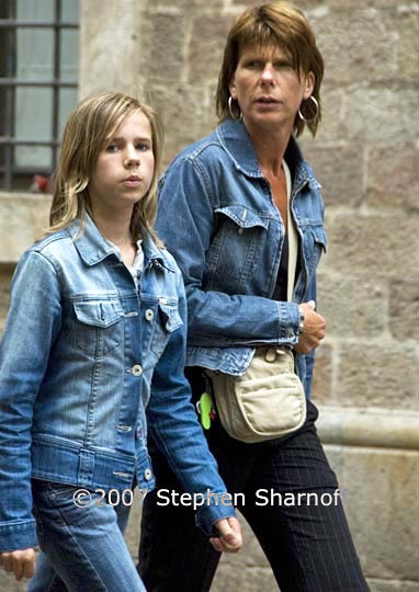 woman and girl 2 graphic