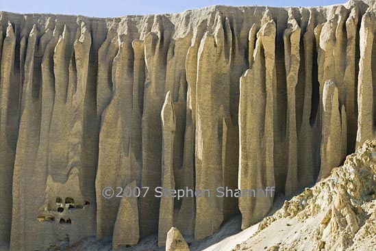 cliffs caves surkhang 1 graphic