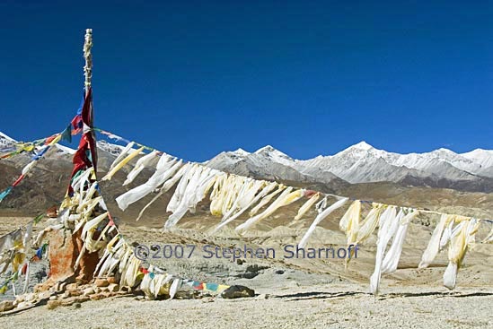 flags pass above lm graphic