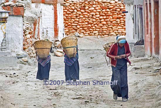 women lo monthang graphic