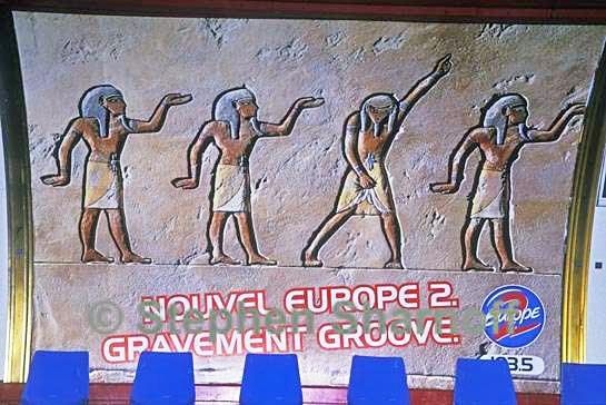 gravement groove graphic