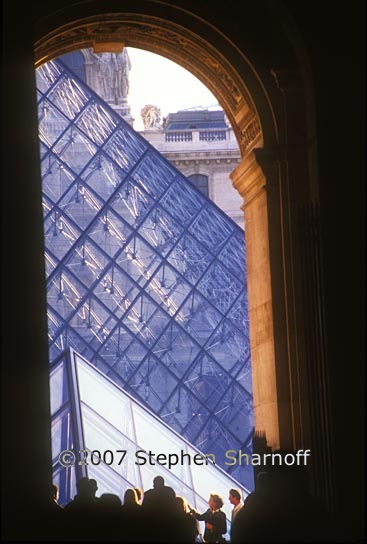 louvre graphic