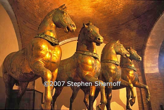 golden horses graphic